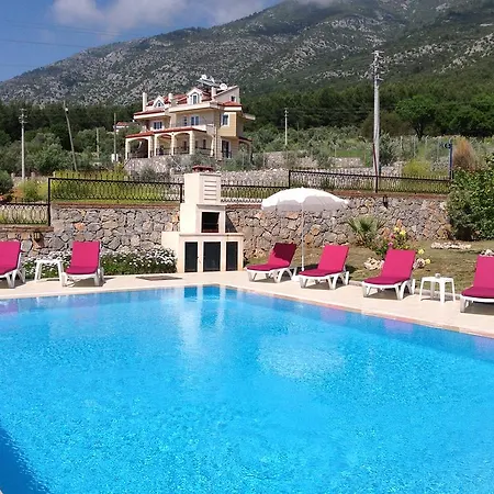 Annie Rose